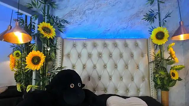 Mad beauty - checkout our excited streamers as they tease to their beloved melodies and slowly squirt for enjoyment to appease your wildest wishes.