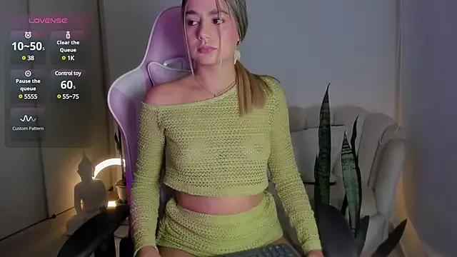 Mad beauty - checkout our excited streamers as they tease to their beloved melodies and slowly squirt for enjoyment to appease your wildest wishes.