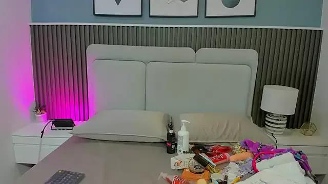 Mad beauty - checkout our excited streamers as they tease to their beloved melodies and slowly squirt for enjoyment to appease your wildest wishes.