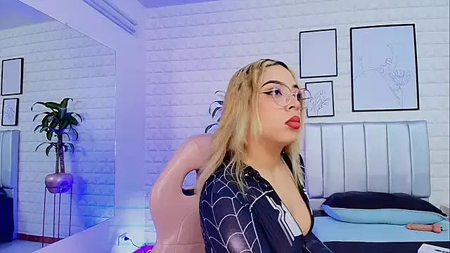Lizzie-Evans from StripChat is Freechat