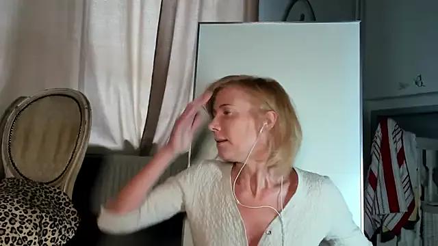Lola_Belgium from StripChat is Freechat