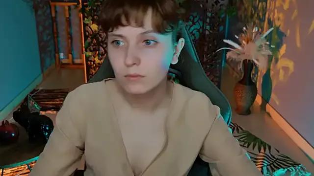 LolaAsmus from StripChat is Freechat