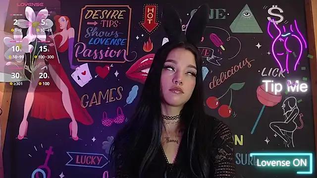 LolaLarsson from StripChat is Freechat