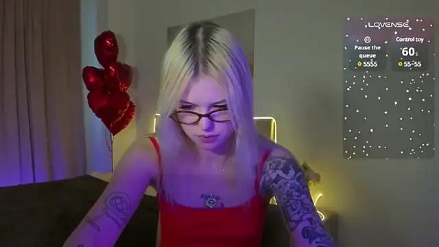 Mad beauty - checkout our excited streamers as they tease to their beloved melodies and slowly squirt for enjoyment to appease your wildest wishes.