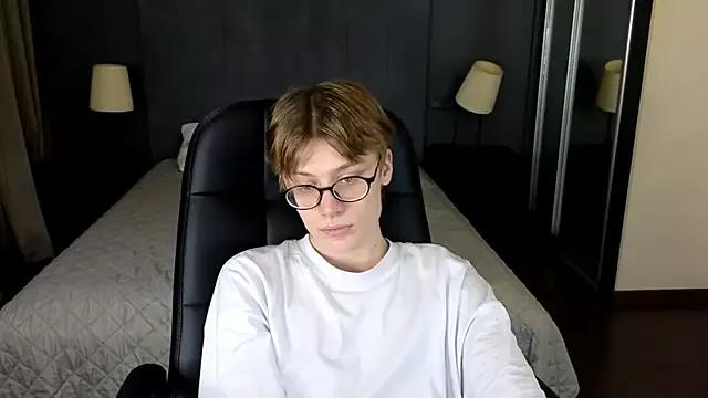 LouieEvans from StripChat is Freechat