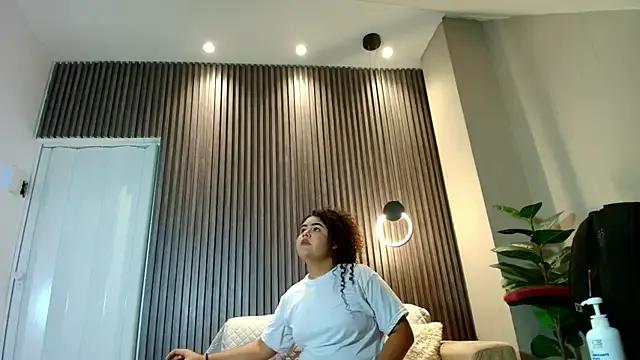 lourdes_moon from StripChat is Freechat