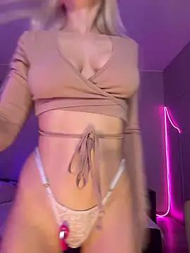 Mad beauty - checkout our excited streamers as they tease to their beloved melodies and slowly squirt for enjoyment to appease your wildest wishes.
