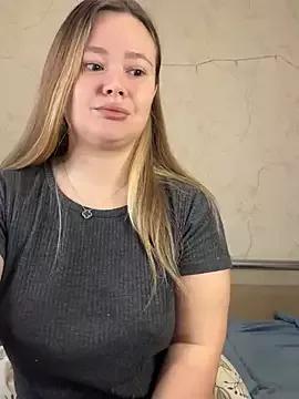 LovelyCaramelle from StripChat is Freechat