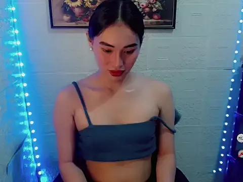 lovelysassy from StripChat is Freechat