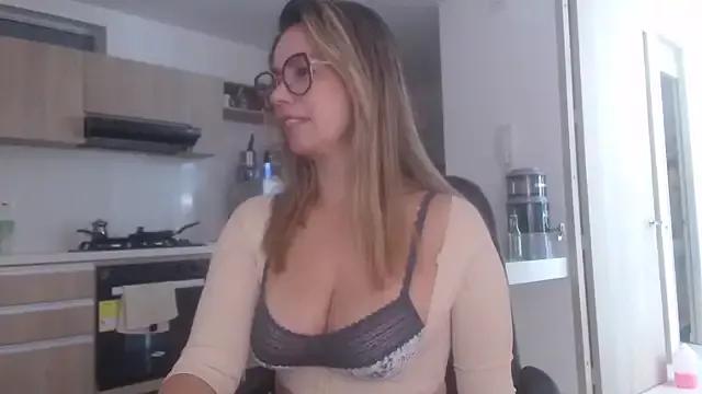 LovePaula from StripChat is Freechat