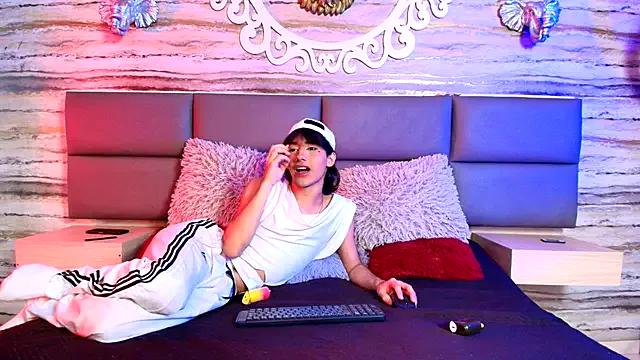 Mad beauty - checkout our excited streamers as they tease to their beloved melodies and slowly squirt for enjoyment to appease your wildest wishes.
