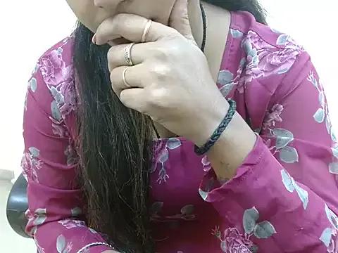 LovingPihu from StripChat is Freechat