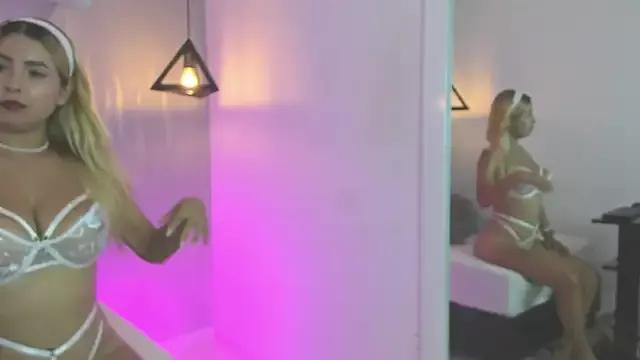 lucia-cute from StripChat is Freechat