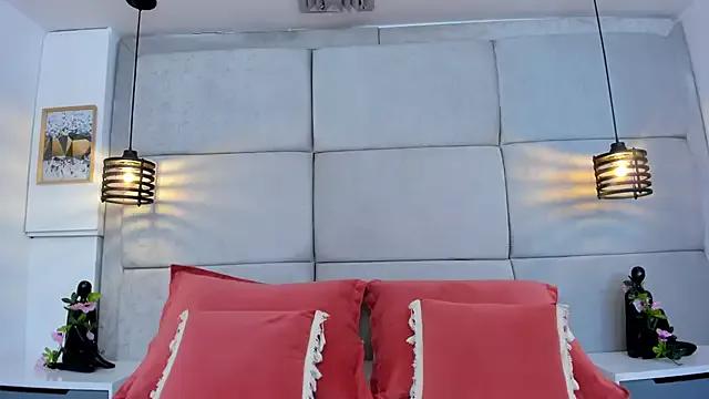 LuciaBenett from StripChat is Freechat