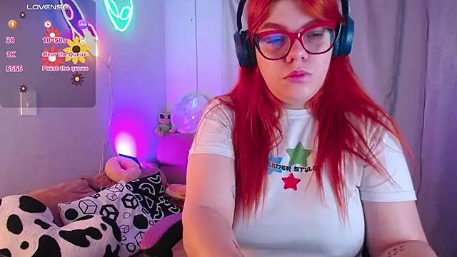 lucie_nicolls from StripChat is Freechat