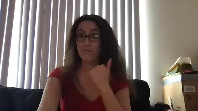 Lucy_allison from StripChat is Freechat