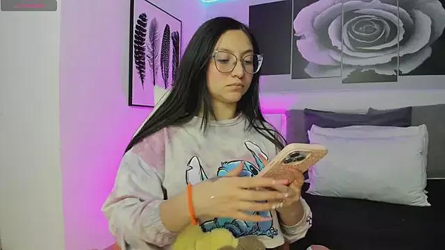 lucy_neil from StripChat is Freechat