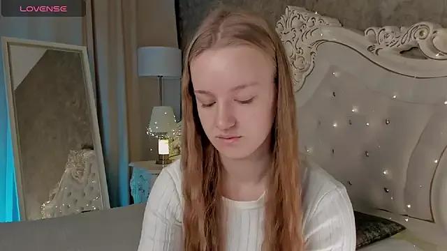 Lucy_Shaw from StripChat is Freechat