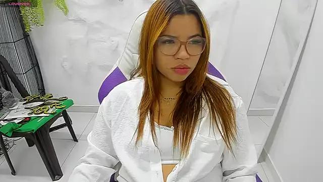 Lucy_Strong from StripChat is Freechat