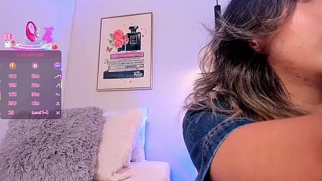 Lucyortiz_ from StripChat is Freechat