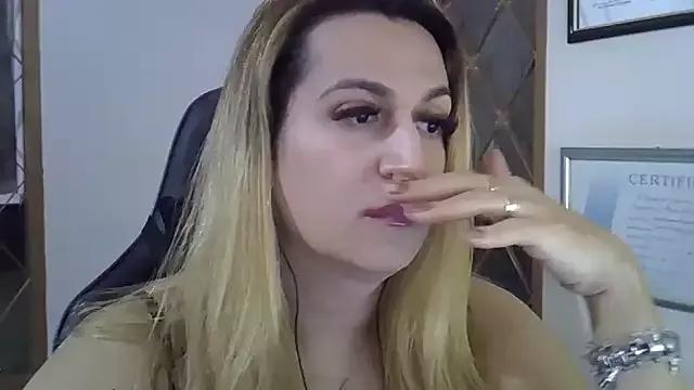 luizacandy from StripChat is Freechat