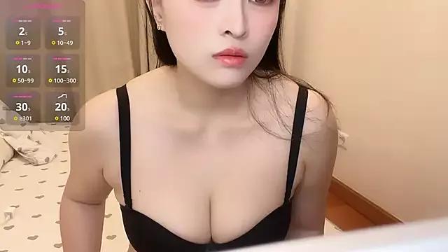 Luna-lucky from StripChat is Freechat