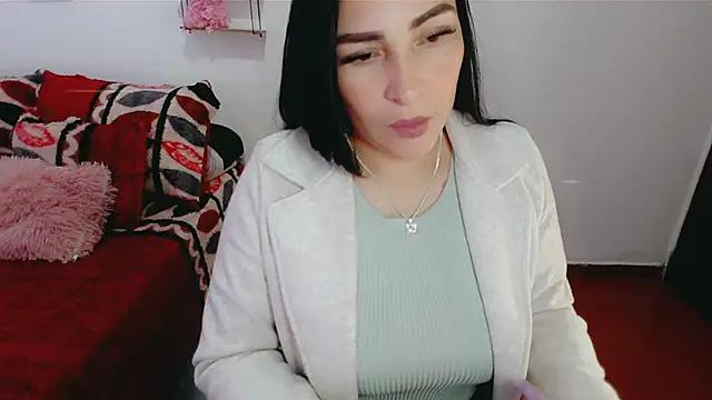 luna_lgomez_ from StripChat is Freechat