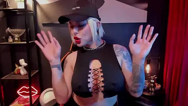 LUNA_ROYALE from StripChat is Freechat