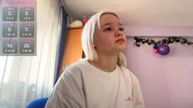 Lunaalisa from StripChat is Freechat