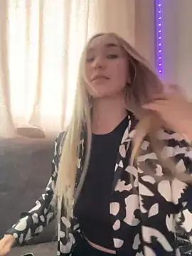 Lunalikaiya from StripChat is Freechat