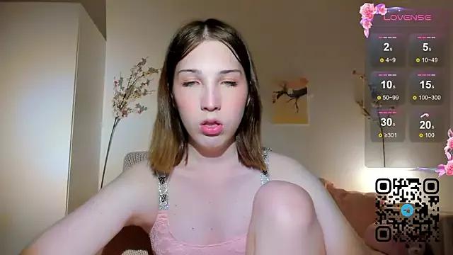 lunalovees from StripChat is Freechat