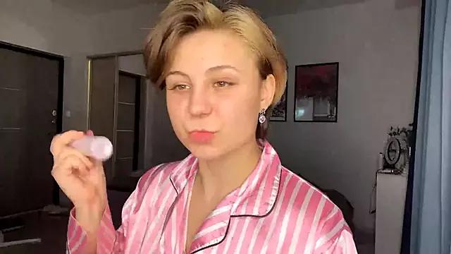 LunaMoonstar from StripChat is Freechat