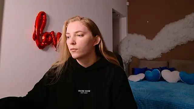LunaSloan from StripChat is Freechat