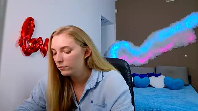 LunaSloan from StripChat is Freechat