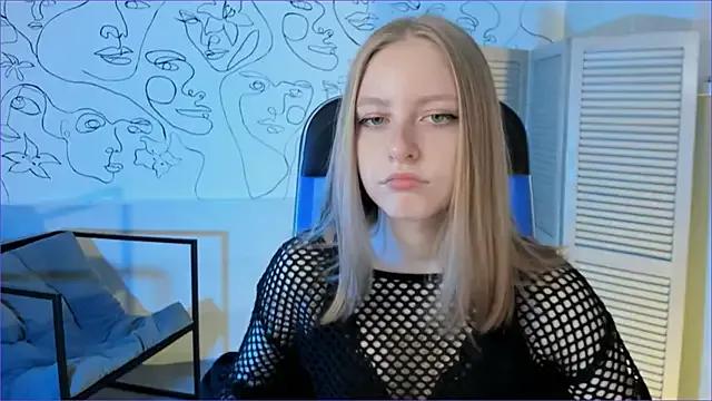LuunaWiinters from StripChat