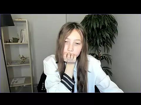 LynnaCroyle from StripChat is Freechat
