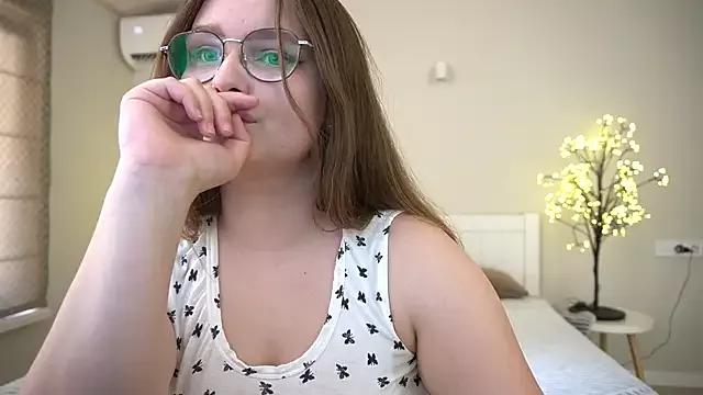MagicPeachh_ from StripChat is Freechat