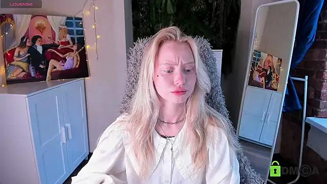 MalenaErnman from StripChat is Freechat