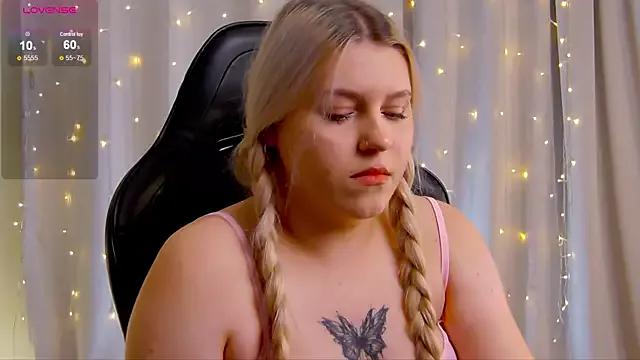 Malisha_kiss from StripChat is Freechat