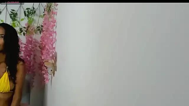 mari-ross from StripChat is Freechat