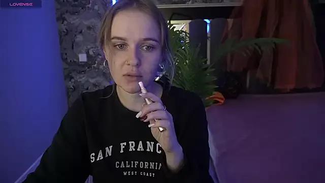 MaribelRiverr_ from StripChat is Freechat