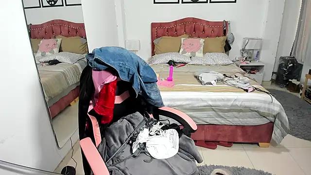 Mad beauty - checkout our excited streamers as they tease to their beloved melodies and slowly squirt for enjoyment to appease your wildest wishes.