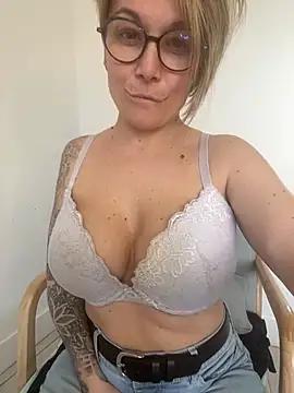 Mad beauty - checkout our excited streamers as they tease to their beloved melodies and slowly squirt for enjoyment to appease your wildest wishes.