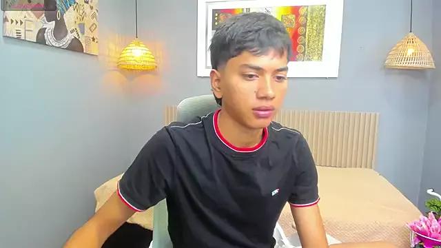 markbowie from StripChat is Freechat