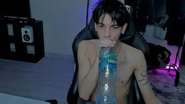MarkBrowniii from StripChat is Freechat