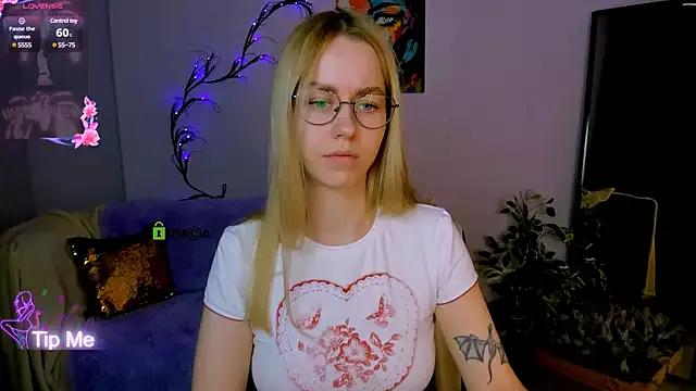 Mad beauty - checkout our excited streamers as they tease to their beloved melodies and slowly squirt for enjoyment to appease your wildest wishes.