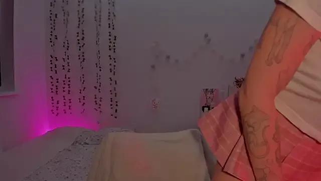 Mad beauty - checkout our excited streamers as they tease to their beloved melodies and slowly squirt for enjoyment to appease your wildest wishes.