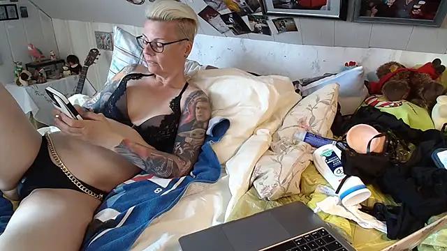 Mad beauty - checkout our excited streamers as they tease to their beloved melodies and slowly squirt for enjoyment to appease your wildest wishes.
