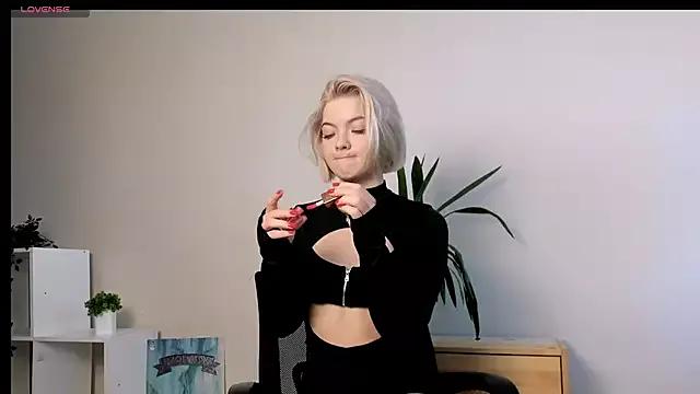 MelinMonro from StripChat is Freechat