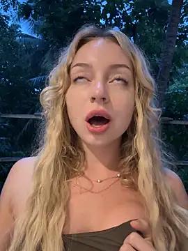 Mad beauty - checkout our excited streamers as they tease to their beloved melodies and slowly squirt for enjoyment to appease your wildest wishes.